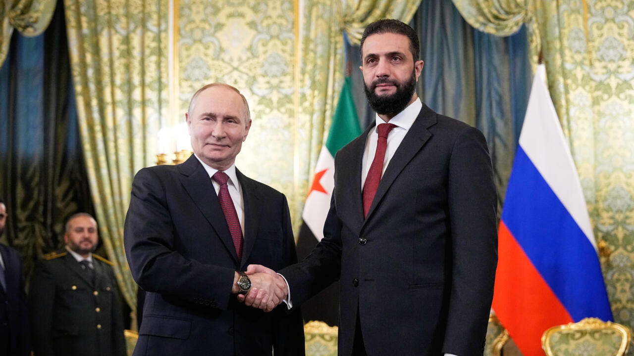 Russie: première rencontre entre le président syrien par intérim Ahmed al-Charaa et Vladimir Poutine à Moscou