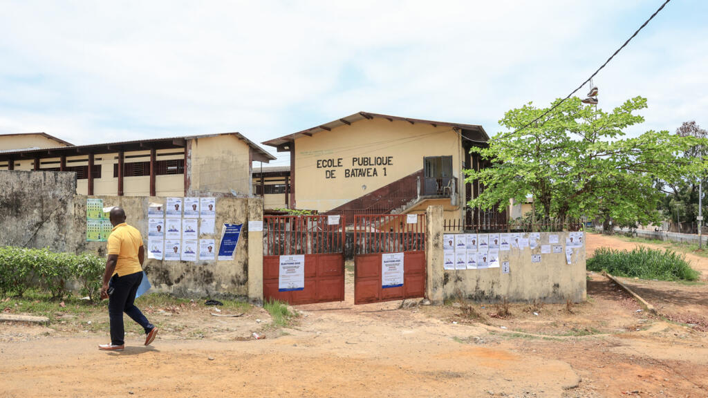 Au Gabon, les enseignants menacent de durcir le ton après un mois de grève