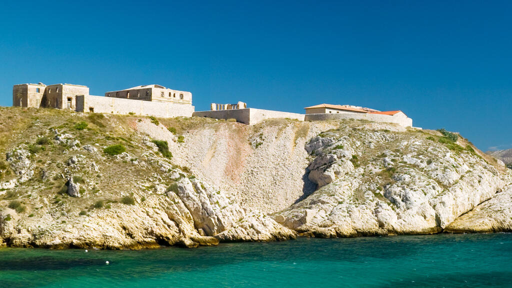 Les vestiges de l'hôpital Caroline, aussi appelé «Hôpital du vent», sur l'île Ratonneau à Marseille.