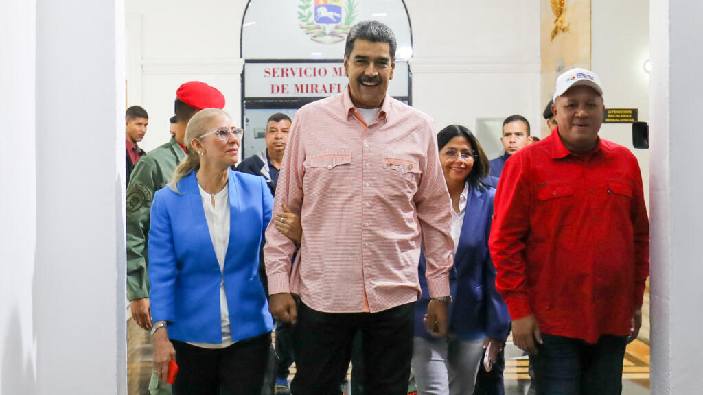 Nicolás Maduro chega ao palácio de Miraflores antes de anunciar mudanças em seu gabinete, em Caracas (27/08/24).