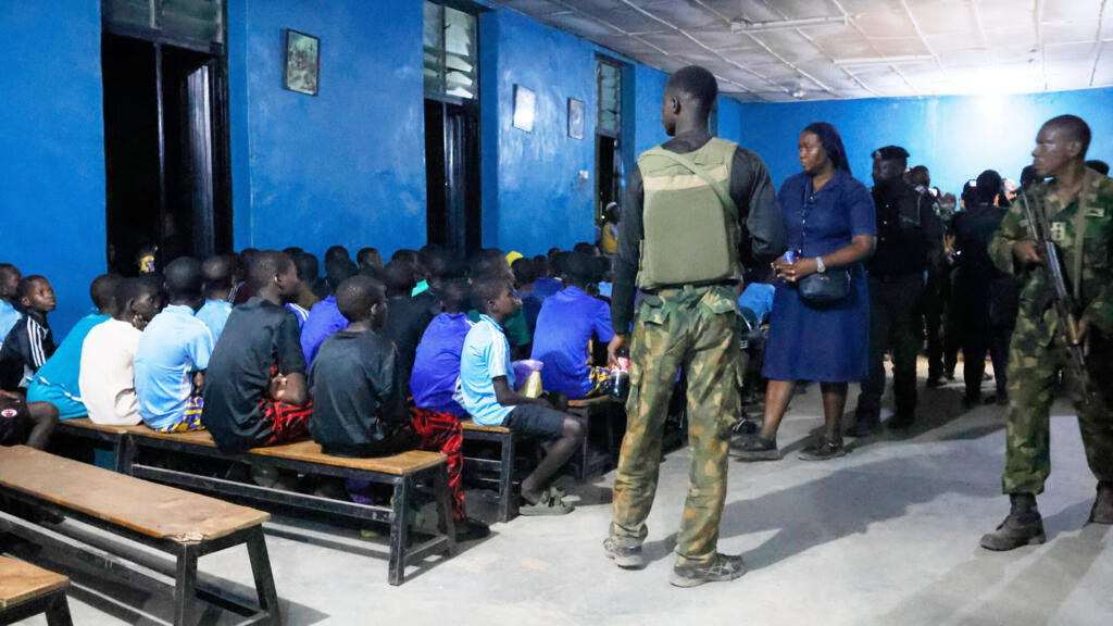 Nigeria: plus de 200 élèves restent détenus dans la brousse depuis leur enlèvement fin novembre