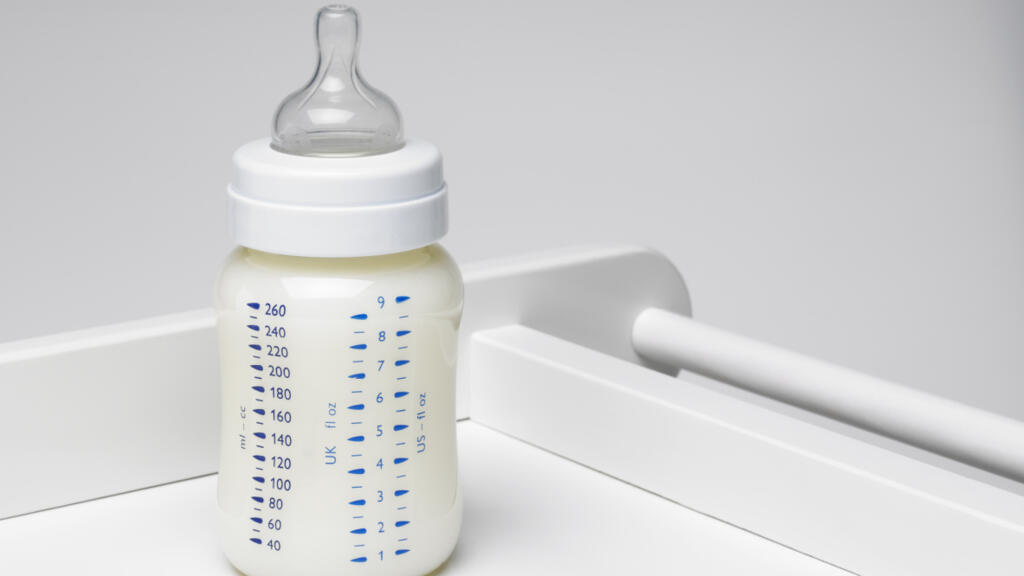 Lait infantile contaminé: la France ouvre des enquêtes après la mort de deux nourrissons