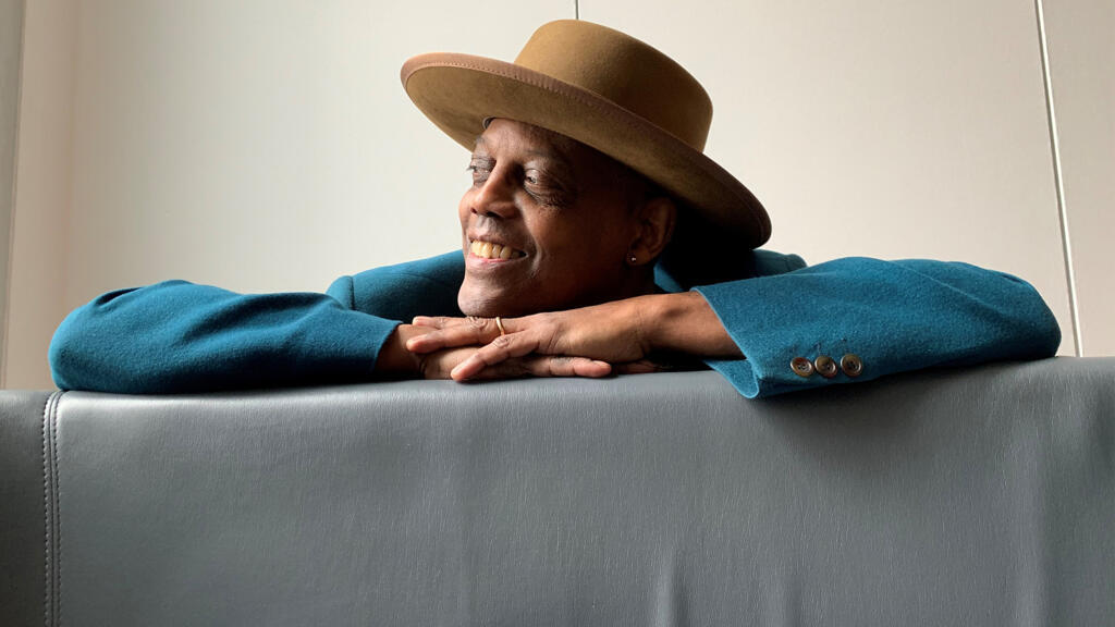 Eric Bibb fait une pause avant de reprendre la route.