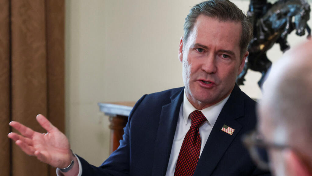 Радник президента США з національної безпеки Майк Волтц виступає під час засідання кабінету міністрів у Білому домі. США, 30 квітня 2025