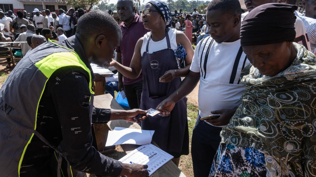 Élections en Ouganda: vote sous tension, ratés techniques et contestation de l’opposition