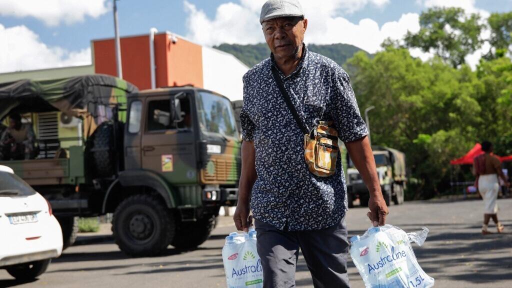 Mayotte vit sa plus grave de l'eau. Un arrêté préfectoral fixe un prix maximum à ne pas dépasser :  1,40 pour la bouteille d'eau de 1,5 litre. Si le prix n'est pas respecté c'est 1500 euros d'amende par bouteille. (Image d'illustration)