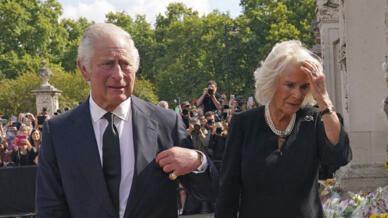Le roi Charles III et la reine consort Camilla arrivent au palais de Buckingham à Londres, le 9 septembre 2022.