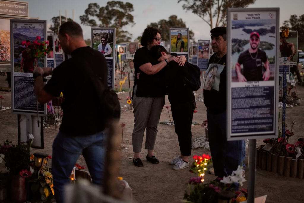 Sur le site du festival Nova, les familles des victimes se recueillent, deux ans après l'attaque du Hamas qui avait fait 378 victimes.