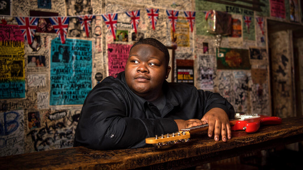 Le jeune guitariste Christone "Kingfish" Ingram.