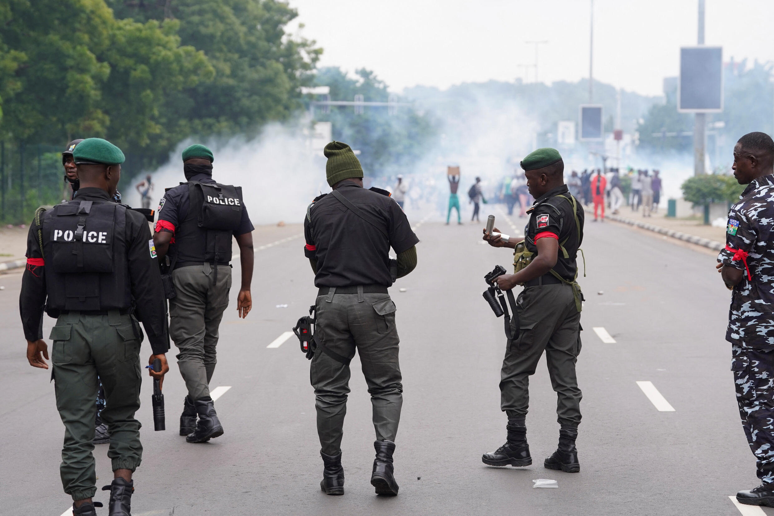 Polisi wametumia mabomu ya machozi kuwatawanya waandamanaji jijini Lagos.