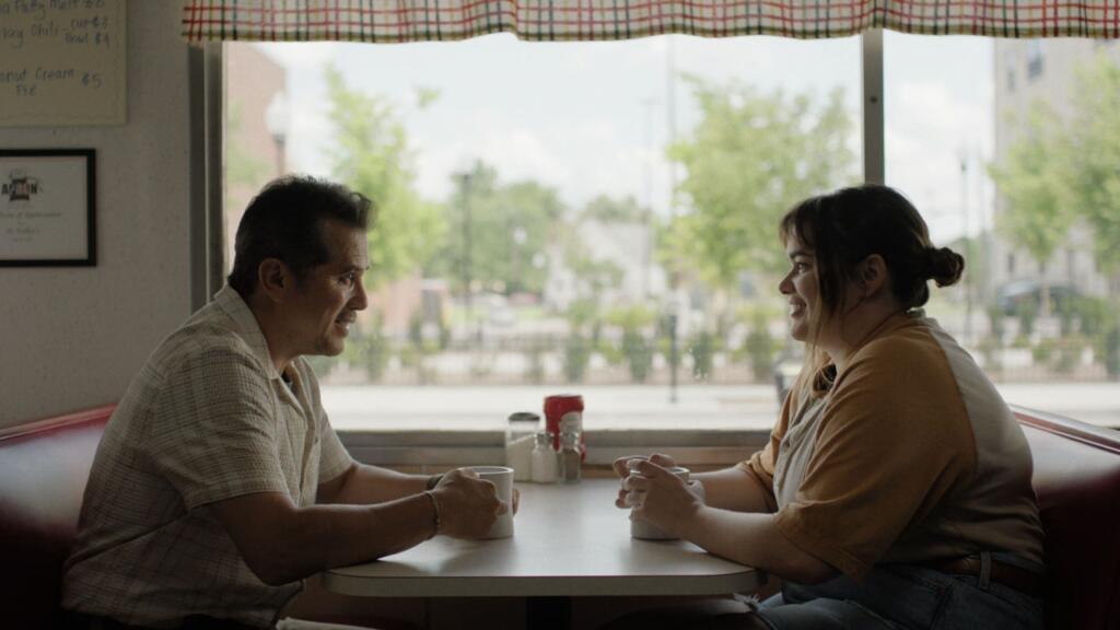 Barbie Ferreira e John Leguizamo