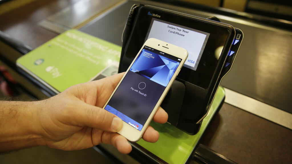 Pagamentos pelo celular dispararam nos países em desenvolvimento, mas na Europa a resistência ainda é grande.