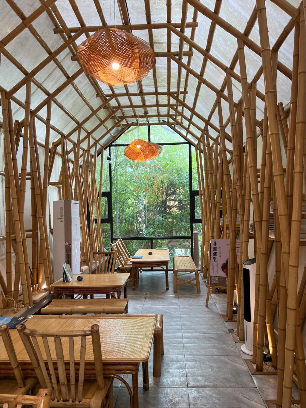 Artisanat, tourisme, architecture, ustensiles du quotidien… le bambou s’impose dans tous les domaines.