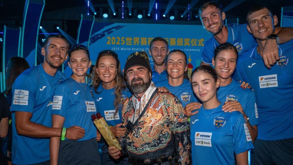 Magdalena Rusu, Maria Lehaci, Andrada Moroșanu, Florin Lehaci, Florin Arteni, Ciprian Tudosă, Ștefan Berariu, Simona Radiș și cârmaciul Victoria Petreanu - medalie de aur la CM de canotaj de la Shanghai la proba de 8+1 mixt