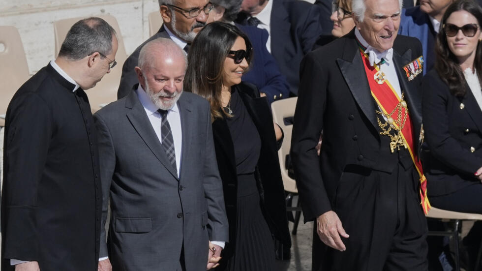 Perdemos um dos líderes mais importantes do século 21', diz Lula sobre papa Francisco em Roma