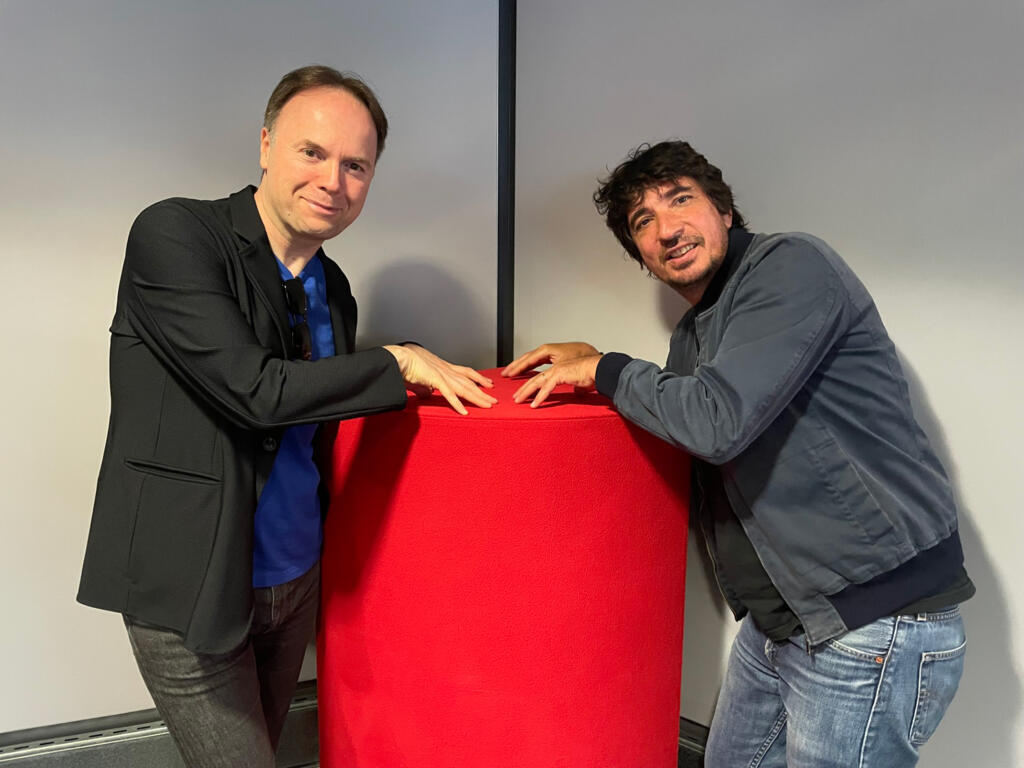 Laurent Courthaliac et Stéphane Portet, déjà prêts à pianoter en studio.
