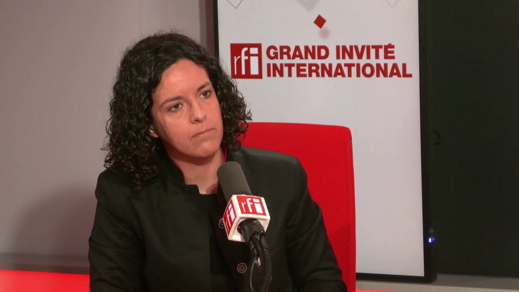 Manon Aubry, cheffe de file de La France insoumise pour les élections européennes, dans le studio de RFI, le 4 mars 2024.