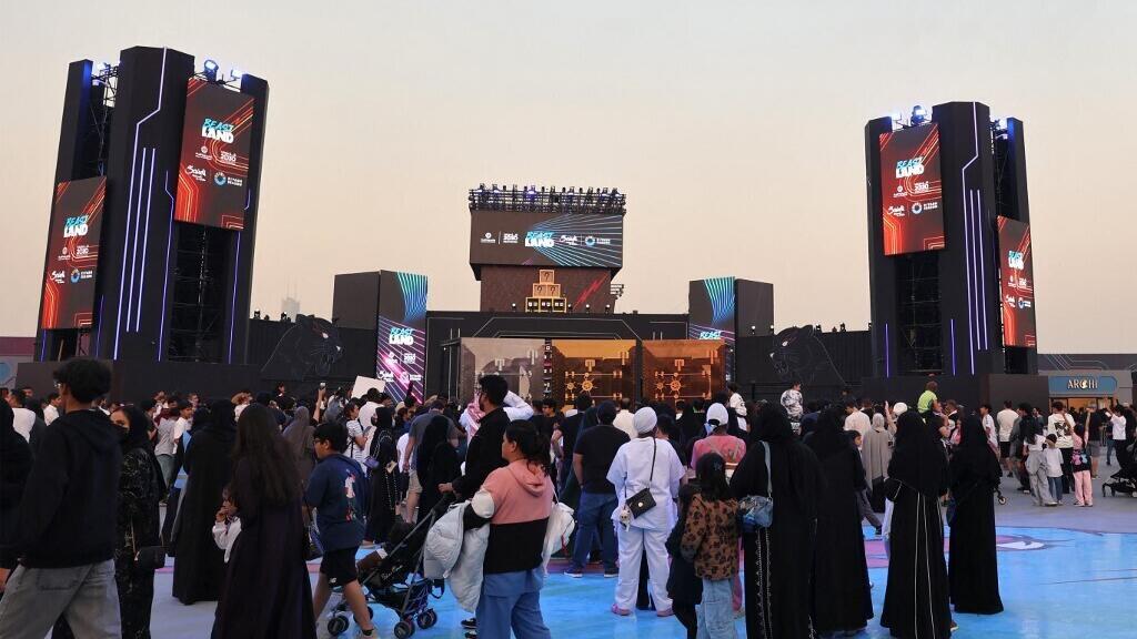 Le youtubeur MrBeast inaugure son parc à thème en Arabie saoudite pour promouvoir le royaume