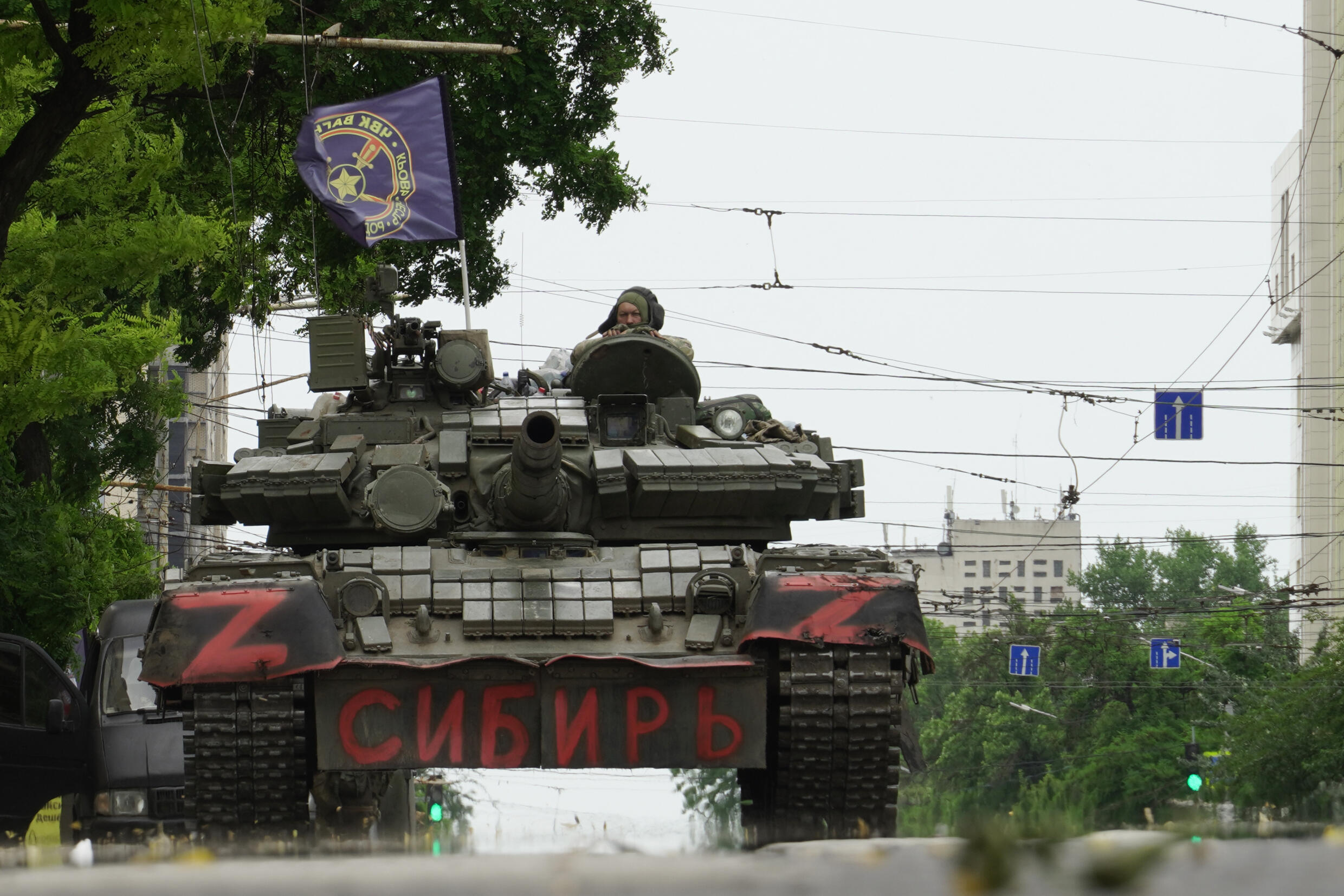 Combatientes del grupo Wagner en un tanque en una calle de Rostov, el 24 de junio de 2023 en Rusia