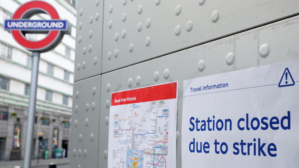 A greve dos ferroviários britânicos atinge o metrô de Londres e deve gerar transtornos a centenas de milhares de usuários no Reino Unido.