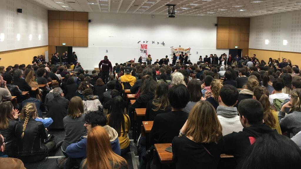 Sala de aula na Universidade Paris Nanterre, uma das instituições de ensino superior da França que acolherá estudantes indígenas brasileiros.