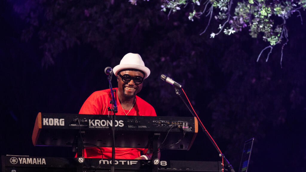 Morris Hayes sur scène lors du Marseille Jazz des Cinq Continents 2022.