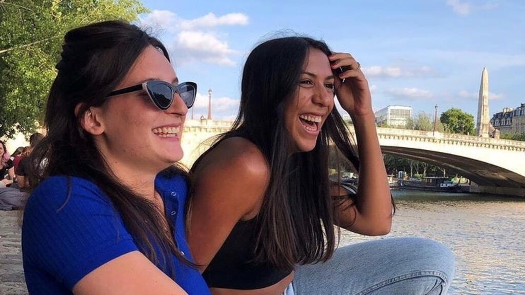 Pauline et Louise, deux étudiantes de 22 ans, vivent en colocation à Maisons-Alfort. Elles ont confié leur quotidien à Laurence Théault.