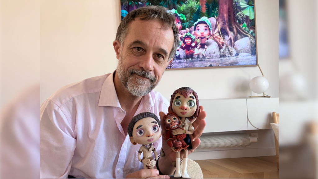 Claude Barras et les principales marionnettes de son nouveau film, «Sauvages», sur la destruction de la forêt sur l'île de Bornéo.