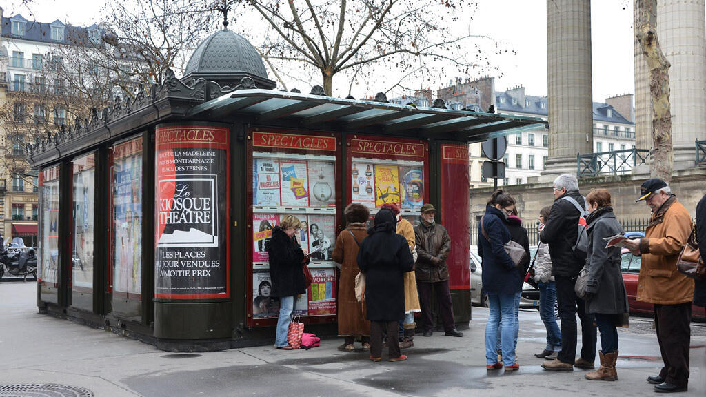 Chioșc de bilete pentru spectacole la Paris