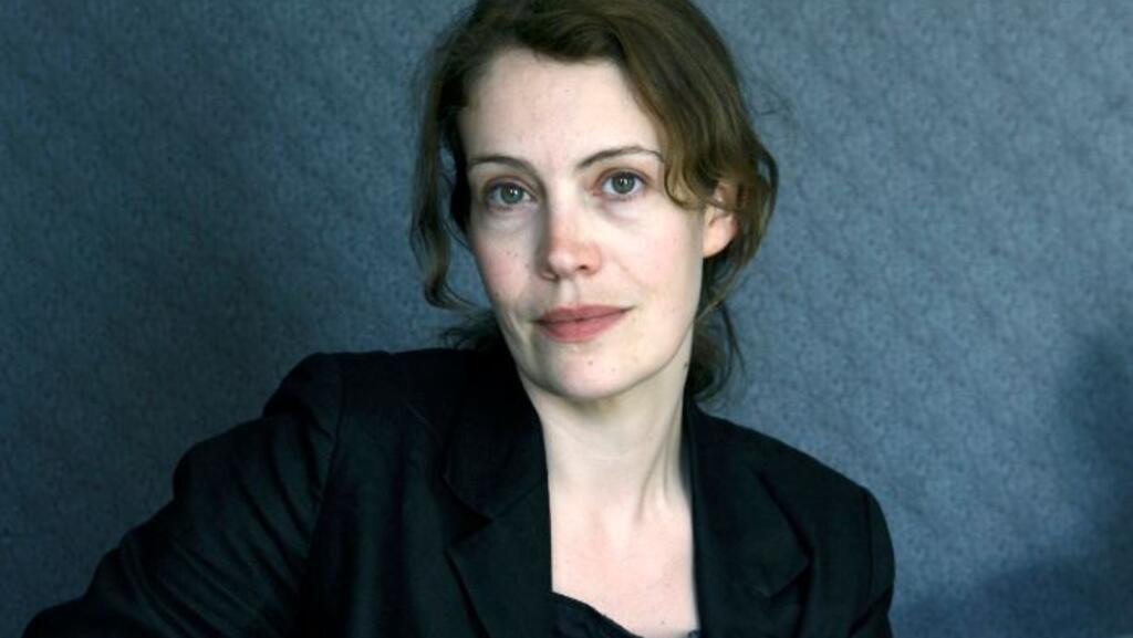 Photographie portrait de l'écrivaine Julie Douard.