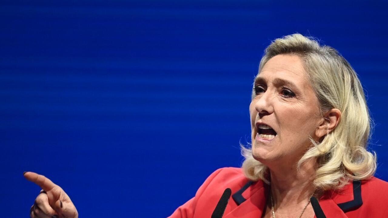France: l'extrême droite repart à l'offensive sur l'immigration après l'appel de Philippe de Villiers