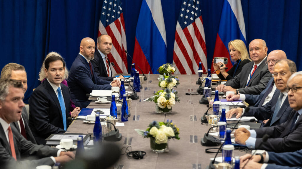 Rencontre entre le secrétaire d'État américain Marco Rubio et le ministre russe des Affaires étrangères Sergueï Lavrov à New York, ce mercredi 24 septembre 2025.
