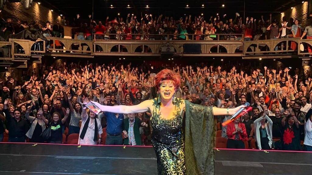 A atriz Nany People tem lotado teatros e casas de espetáculo pelo Brasil com seu 'TsuNany', que agora chega à Europa.