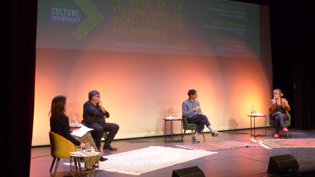 Lors de la table ronde organisée par le Théâtre 14  sur le thème «Culture: essentielle ?», le 31 mars 2021.