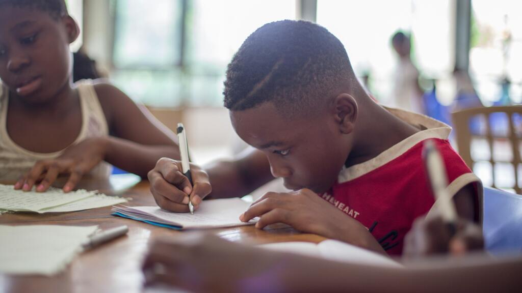 Face à la probable baisse de l'aide publique au développement, le secteur de l'éducation doit trouver de nouvelles sources de financement.