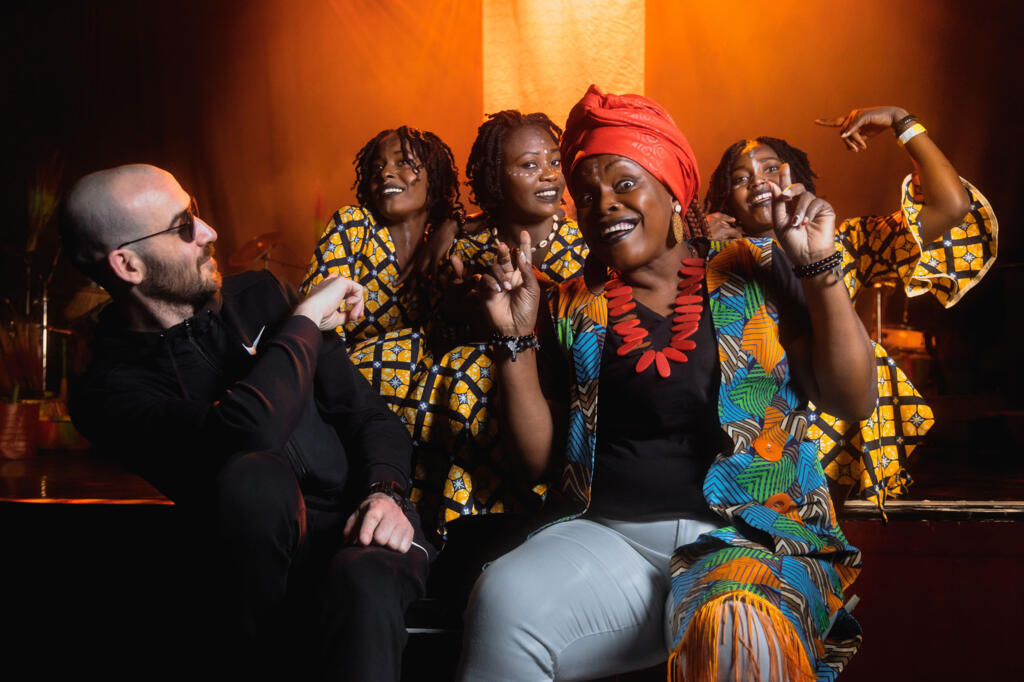 Rrobin & Les Mamans du Congo.