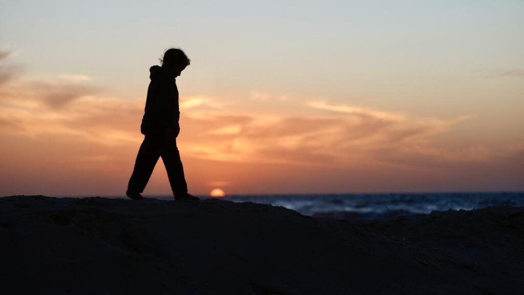 À Gaza, Sarah peint pour échapper aux bombardements et aux inondations