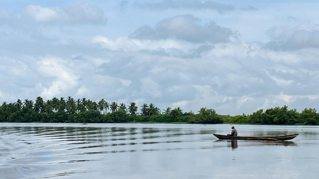 Sur le fleuve Mono dans l’aire de conservation communautaire de la Bouche du Roy.