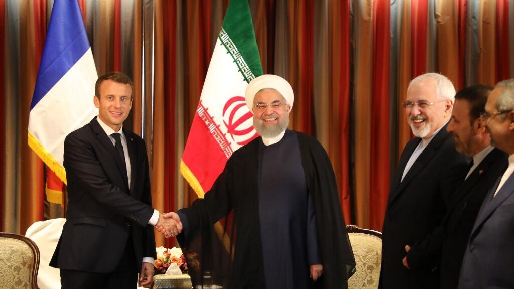 Emmanuel Macron aux côtés du président iranien Hassan Rohani et du ministre des Affaires étrangères Mohammad Javad Zarif.