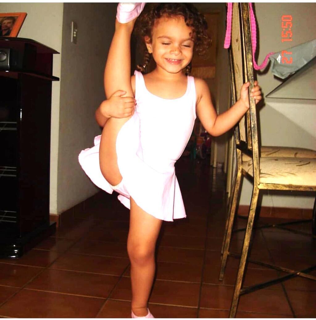Ana Luisa com 5 anos já fazia balé. Em 2020 e 2022, ela esteve no Prix de Lausanne, uma das competições mais importantes da categoria.