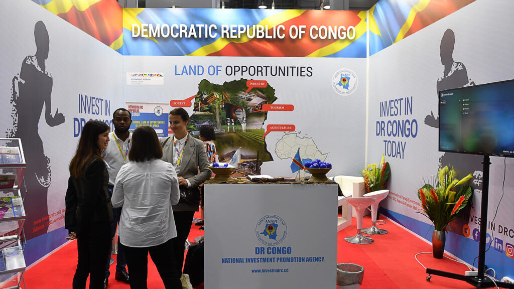 «Invest in DR Congo»: le stand de la RDC lors du sommet et du forum économique Russie-Afrique de Sotchi le 24 octobre 2019. La Banque mondiale vient d’annoncer le financement des petites et moyennes entreprises en RDC.