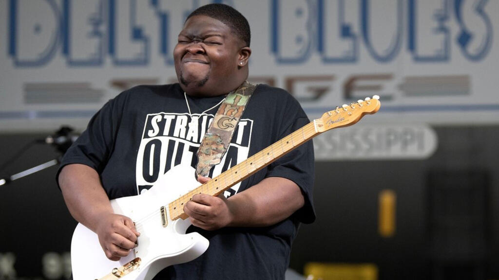 Christone "Kingfish" Ingram en plein solo.