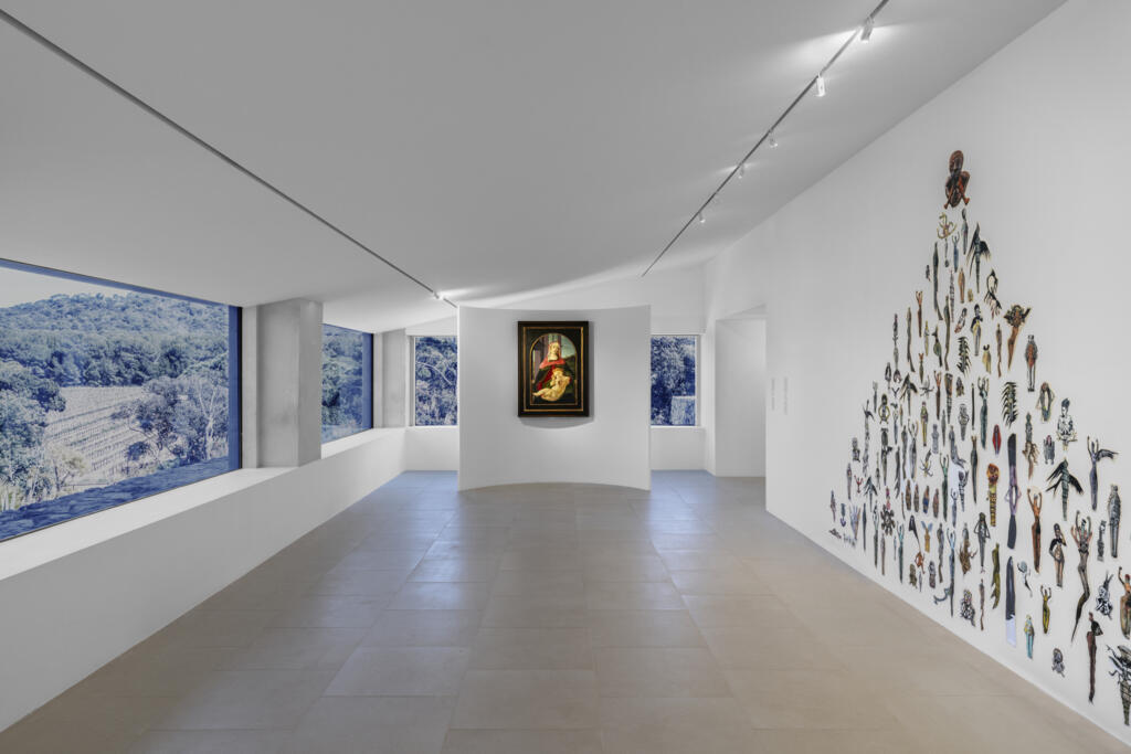 SANDRO BOTTICELLI La Vierge à la Grenade, v. 1487. Collection Carmignac
MARY BETH EDELSON. Selected Wall Collages, 1972-2011. Courtesy of David Lewis Gallery, New York and
the Estate of Mary Beth Edelson