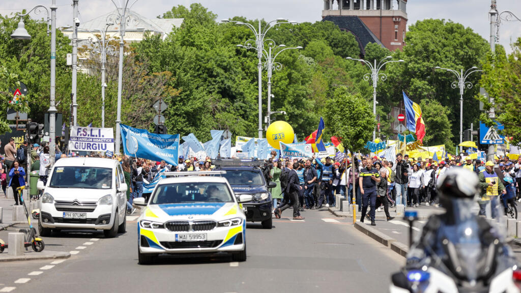 Federatia Sindicatelor Libere din Invatamant, Federatia Sindicatelor din Educatie „SPIRU HARET” si Federatia Nationala Sindicala „ALMA MATER organizeaza un mars de protest, in Bucuresti, Romania, miercuri, 10 mai 2023. Inquam Photos / Bogdan Buda