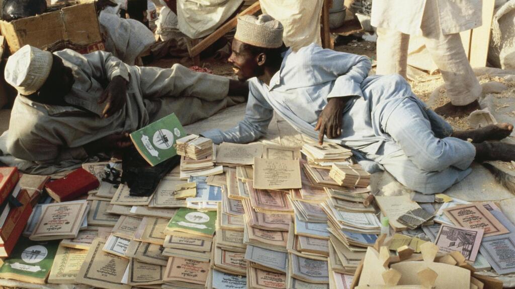Un vendeur de livres coraniques à Ghardaia, en Algérie (image d'illustration).
