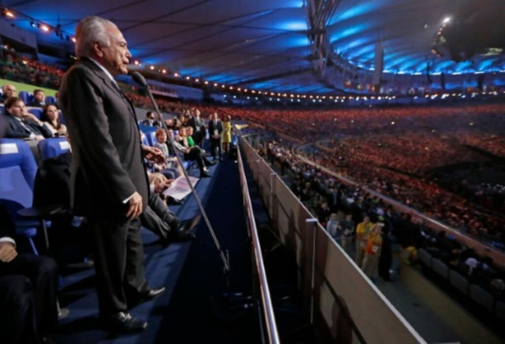 O presidente interino do Brasil, Michel Temer, durante a cerimônia de abertura dos Jogos Olímpicos no estádio do Maracanã, no Rio de Janeiro, em 5 de agosto de 2016.