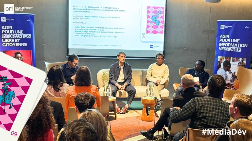 Prix ​​photo lors de la table ronde, jeudi 9 octobre 2025, à Paris. De gauche à droite : Steven Jambot, Julien Pain, Ange Kasongo et Noël Kokou Tadegnon.