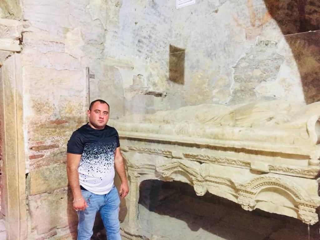 Протягом століть гробниця Святого Миколая була популярним місцем паломництва.