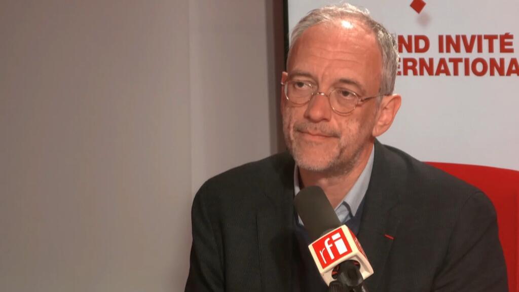 Frédéric Encel, auteur de «La guerre mondiale n'aura pas lieu - Les raisons géopolitiques d'espérer» (Ed. Odile Jacob), docteur en géopolitique et enseignant à Sciences-Po Paris, dans le studio de RFI le 8 avril 2025.