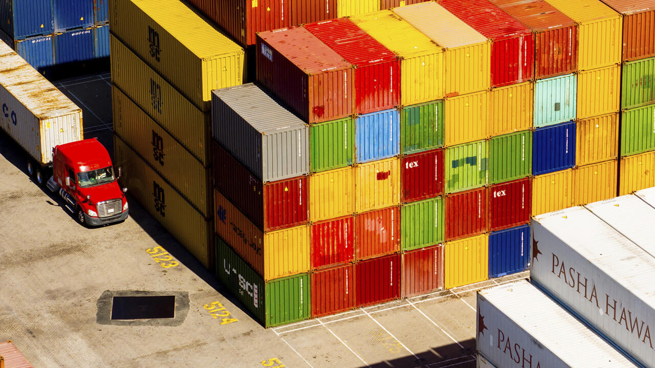 Le commerce mondial se maintient début 2025, mais les perspectives s'assombrissent pour 2026